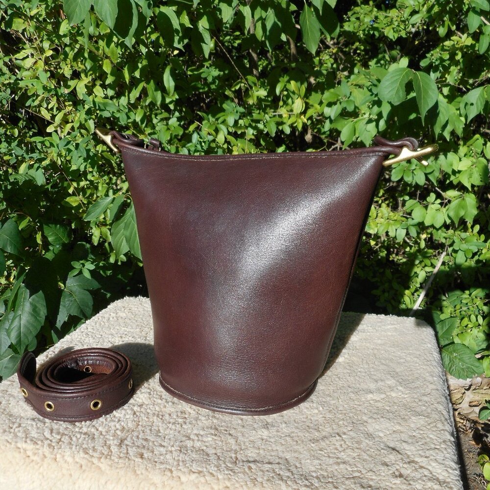Sold***Vintage Coach 9085 Helen's Legacy  in Mahogany